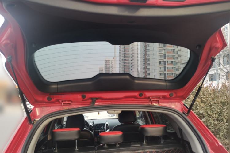 Used SsangYong Tivolan 2015 1.6L Automatic Two-Wheel Drive Zhi Chun Edition Trunk