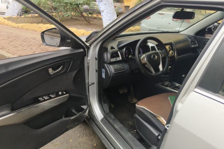 Used SsangYong Tivolan 2015 1.6L Automatic Two-Wheel Drive Zhi Chun Edition Driver Seat