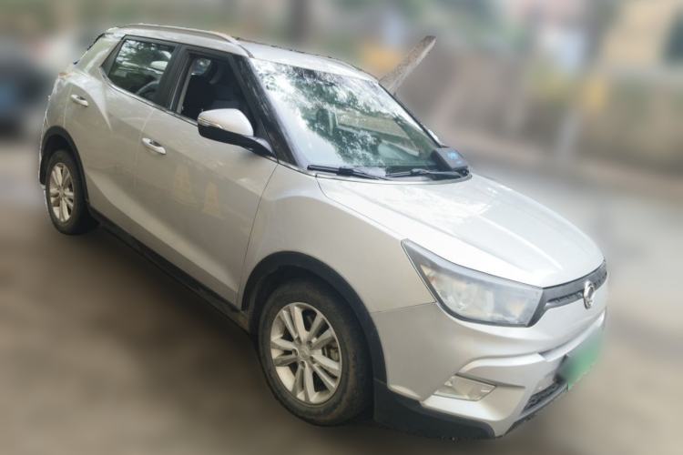 Used SsangYong Tivolan 2015 1.6L Automatic Two-Wheel Drive Zhi Chun Edition Front Right 45 Deg