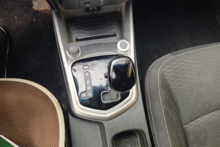 Used SsangYong Tivolan 2015 1.6L Automatic Two-Wheel Drive Zhi Chun Edition Gear Lever