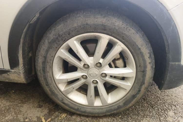 Used SsangYong Tivolan 2015 1.6L Automatic Two-Wheel Drive Zhi Chun Edition Right Front Wheel Hub