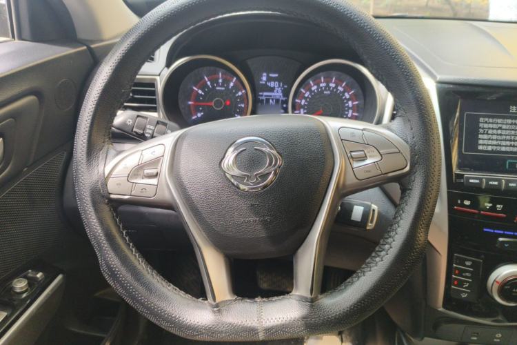 Used SsangYong Tivolan 2015 1.6L Automatic Two-Wheel Drive Zhi Chun Edition Steering Wheel