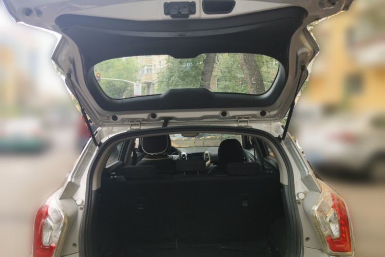 Used SsangYong Tivolan 2015 1.6L Automatic Two-Wheel Drive Zhi Chun Edition Trunk