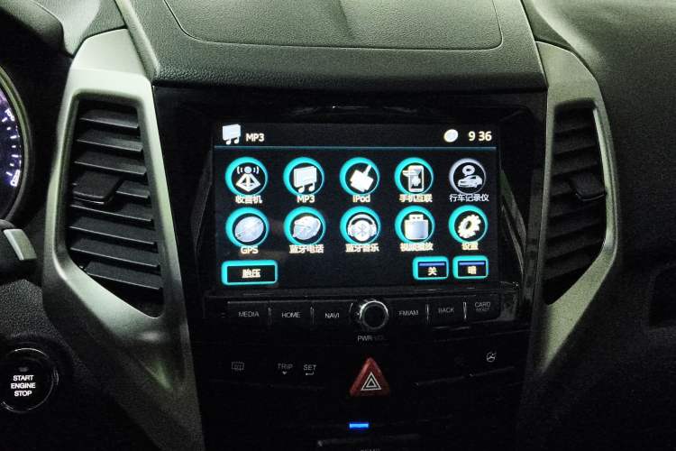 Used SsangYong Tivolan 2015 1.6L Automatic Two-Wheel Drive YARiS L Version Audio And AC Panel