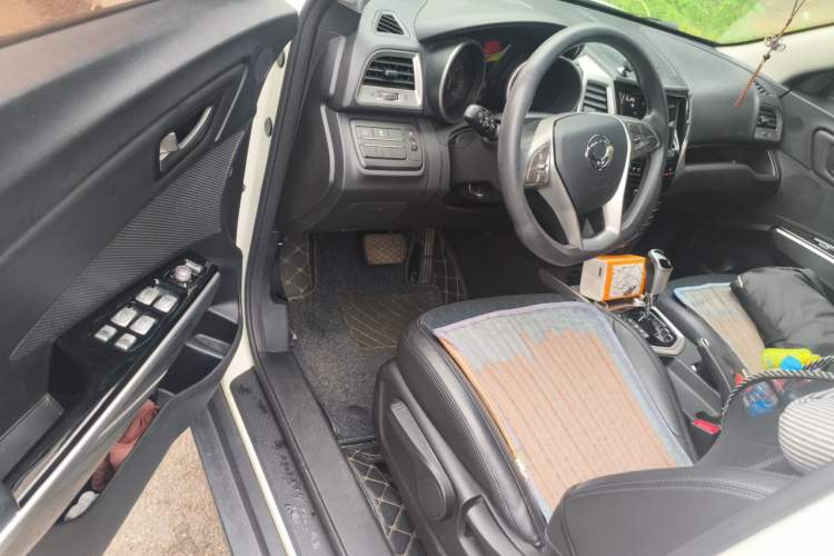 Used SsangYong Tivolan 2015 1.6L Automatic Two-Wheel Drive ZhiShang Edition Driver Seat