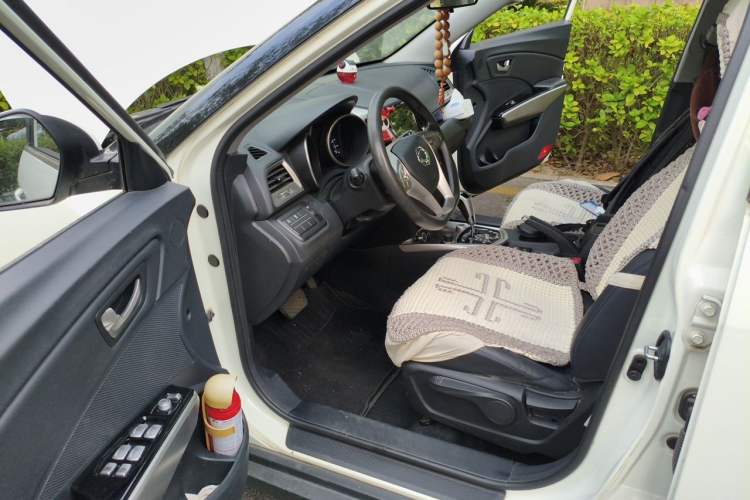 Used SsangYong Tivolan 2015 1.6L Automatic Two-Wheel Drive ZhiShang Edition Driver Seat