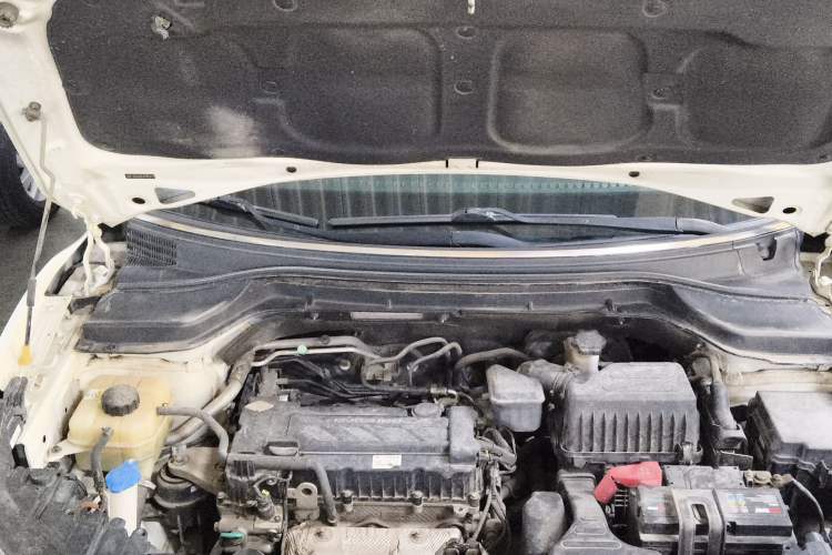 Used SsangYong Tivolan 2015 1.6L Automatic Two-Wheel Drive YARiS L Version Engine Bay