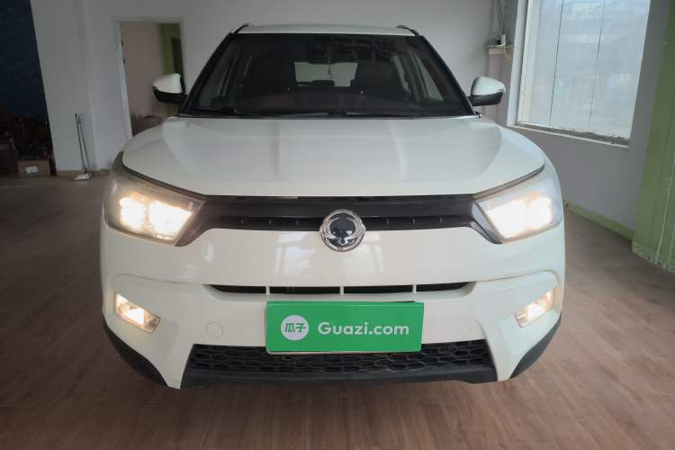 Used SsangYong Tivolan 2015 1.6L Automatic Two-Wheel Drive ZhiShang Edition Exterior 1