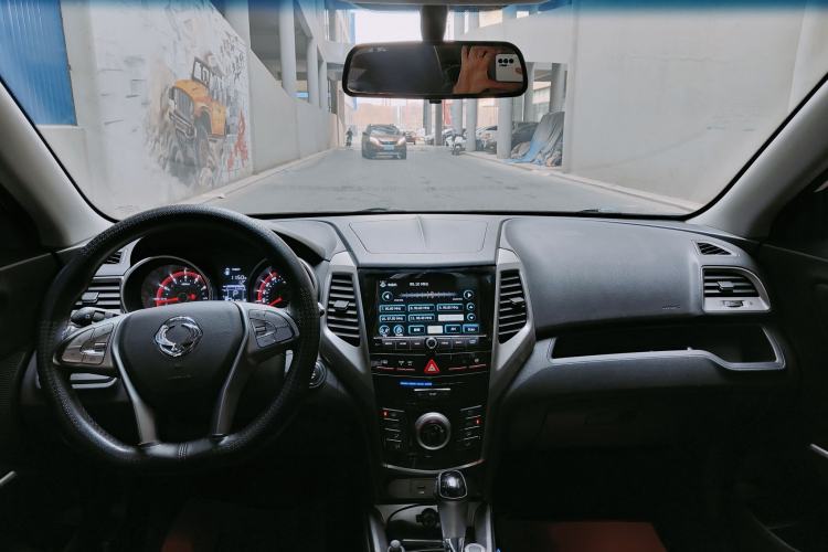 Used SsangYong Tivolan 2015 1.6L Automatic Two-Wheel Drive ZhiShang Edition Exterior 10