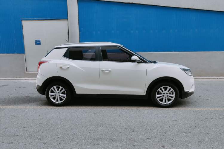Used SsangYong Tivolan 2015 1.6L Automatic Two-Wheel Drive ZhiShang Edition Exterior 4