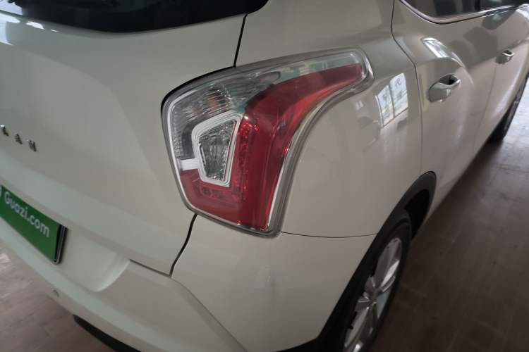 Used SsangYong Tivolan 2015 1.6L Automatic Two-Wheel Drive ZhiShang Edition Exterior 6