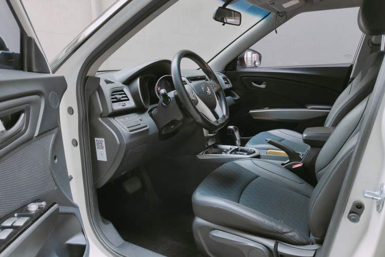 Used SsangYong Tivolan 2015 1.6L Automatic Two-Wheel Drive ZhiShang Edition Exterior 8