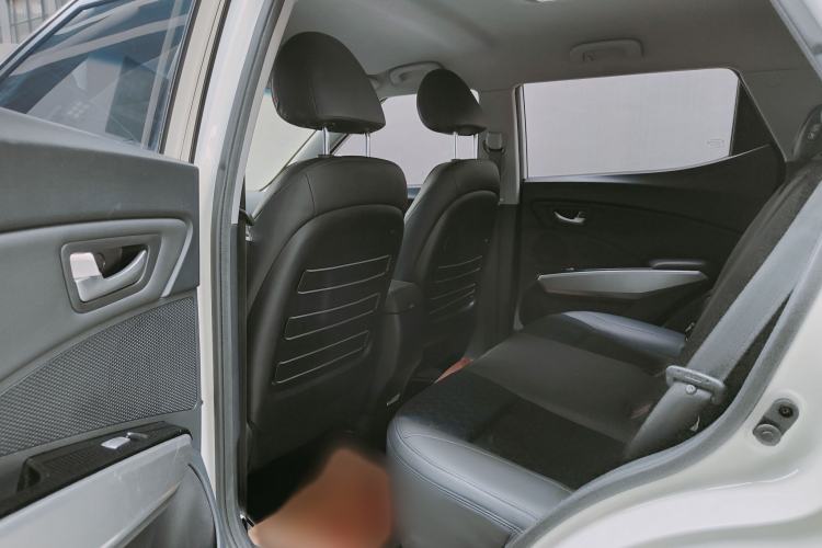 Used SsangYong Tivolan 2015 1.6L Automatic Two-Wheel Drive ZhiShang Edition Exterior 9
