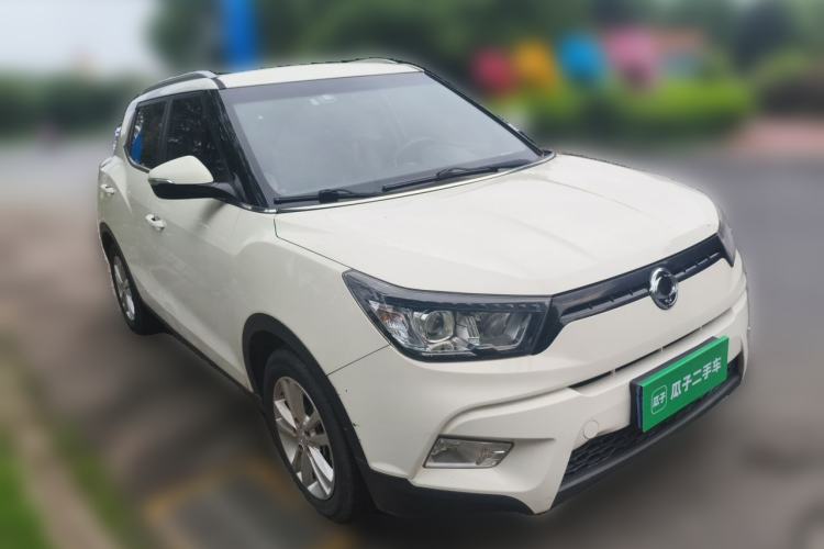 Used SsangYong Tivolan 2015 1.6L Automatic Two-Wheel Drive ZhiShang Edition Front Right 45 Deg