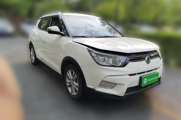 Used SsangYong Tivolan 2015 1.6L Automatic Two-Wheel Drive ZhiShang Edition Front Right 45 Deg