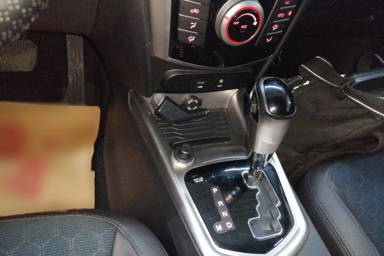 Used SsangYong Tivolan 2015 1.6L Automatic Two-Wheel Drive ZhiShang Edition Gear Lever