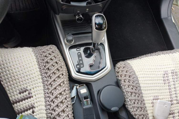 Used SsangYong Tivolan 2015 1.6L Automatic Two-Wheel Drive ZhiShang Edition Gear Lever