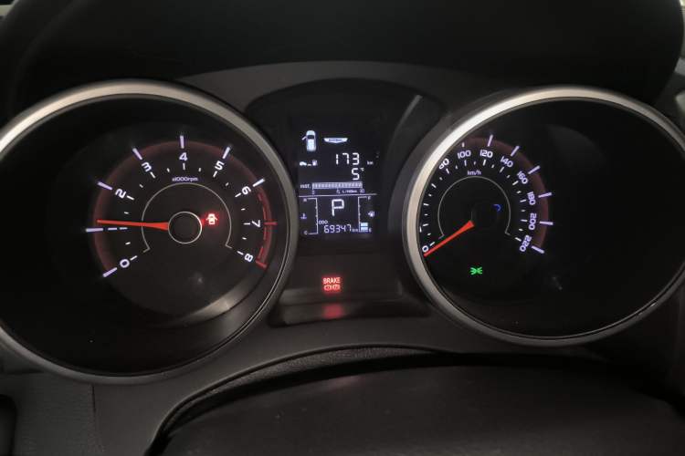 Used SsangYong Tivolan 2015 1.6L Automatic Two-Wheel Drive ZhiShang Edition Instrument Cluster