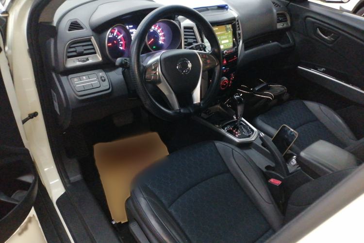 Used SsangYong Tivolan 2015 1.6L Automatic Two-Wheel Drive ZhiShang Edition Interior 2