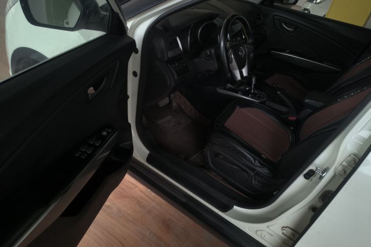 Used SsangYong Tivolan 2015 1.6L Automatic Two-Wheel Drive ZhiShang Edition Interior 3