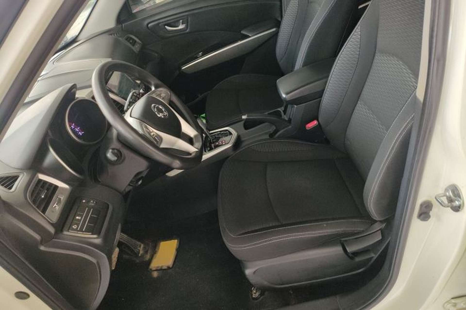 Used SsangYong Tivolan 2015 1.6L Automatic Two-Wheel Drive Zhi Chun Edition Left Front Seat