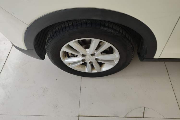 Used SsangYong Tivolan 2015 1.6L Automatic Two-Wheel Drive Zhi Chun Edition Left Front Wheel Hub