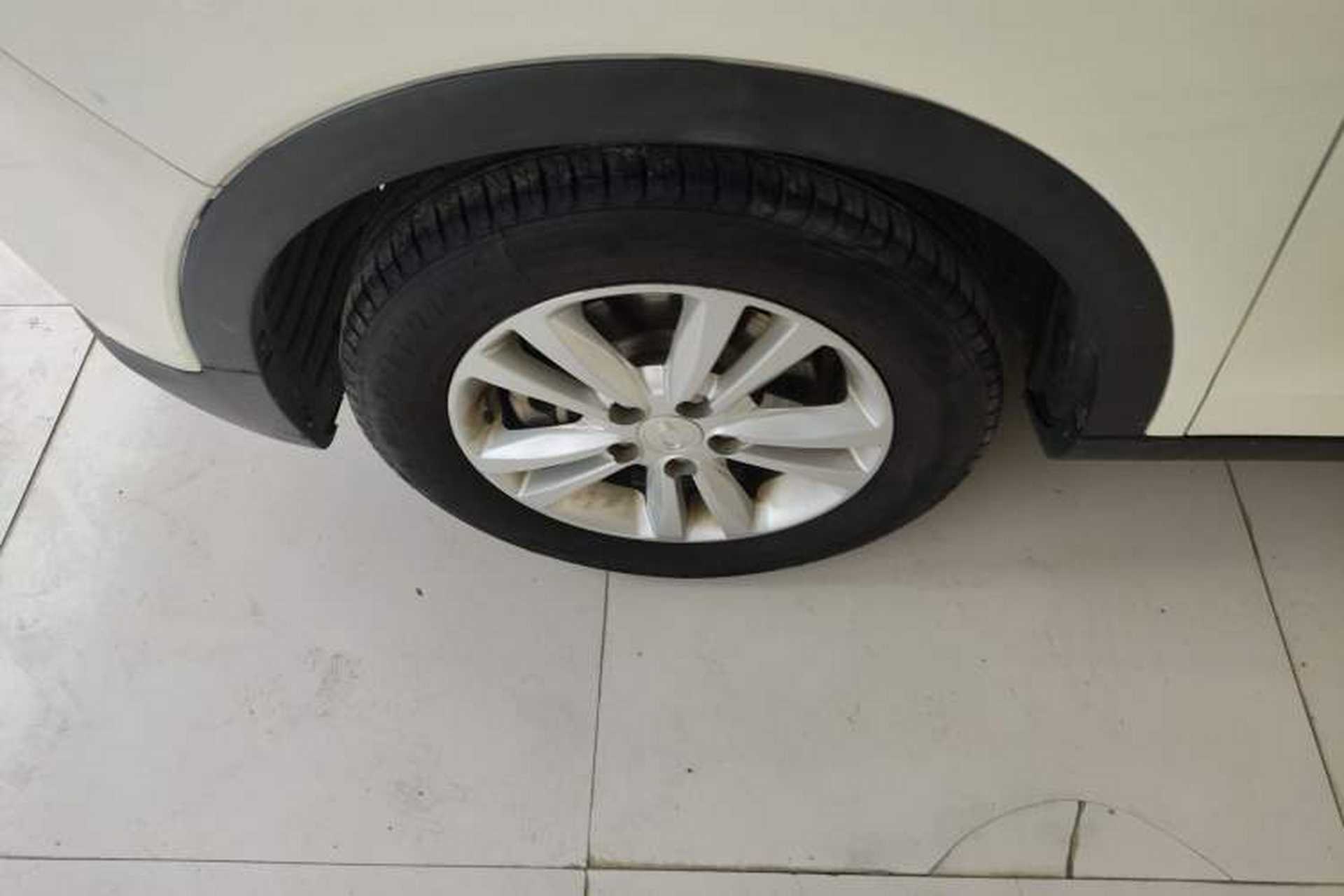 Used SsangYong Tivolan 2015 1.6L Automatic Two-Wheel Drive Zhi Chun Edition Left Front Wheel Hub