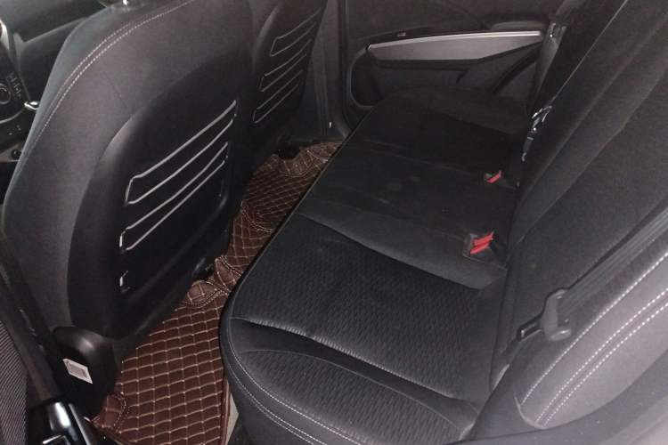 Used SsangYong Tivolan 2015 1.6L Automatic Two-Wheel Drive Zhi Chun Edition Left Rear Seat