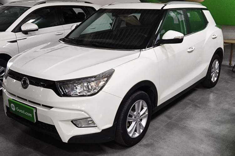 Used SsangYong Tivolan 2015 1.6L Automatic Two-Wheel Drive YARiS L Version Left Side