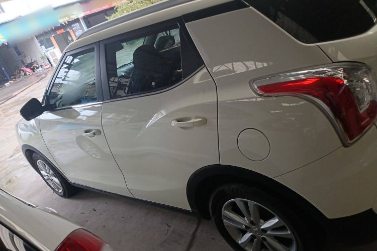 Used SsangYong Tivolan 2015 1.6L Automatic Two-Wheel Drive Zhi Chun Edition Left Side