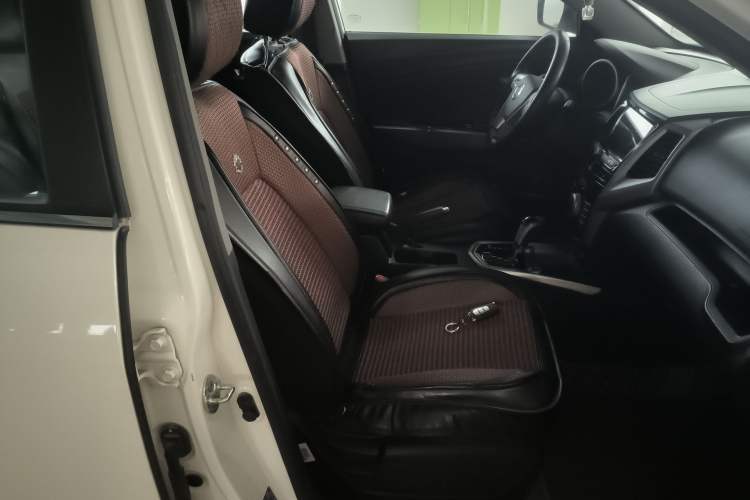 Used SsangYong Tivolan 2015 1.6L Automatic Two-Wheel Drive ZhiShang Edition Right Front Seat