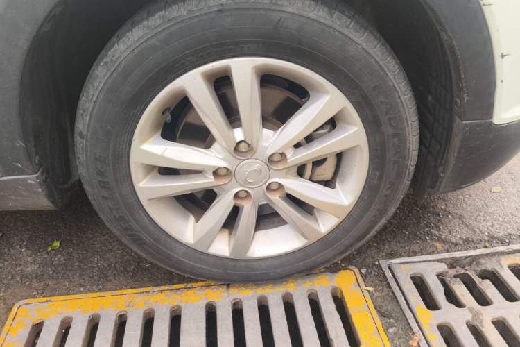 Used SsangYong Tivolan 2015 1.6L Automatic Two-Wheel Drive ZhiShang Edition Right Front Wheel Hub