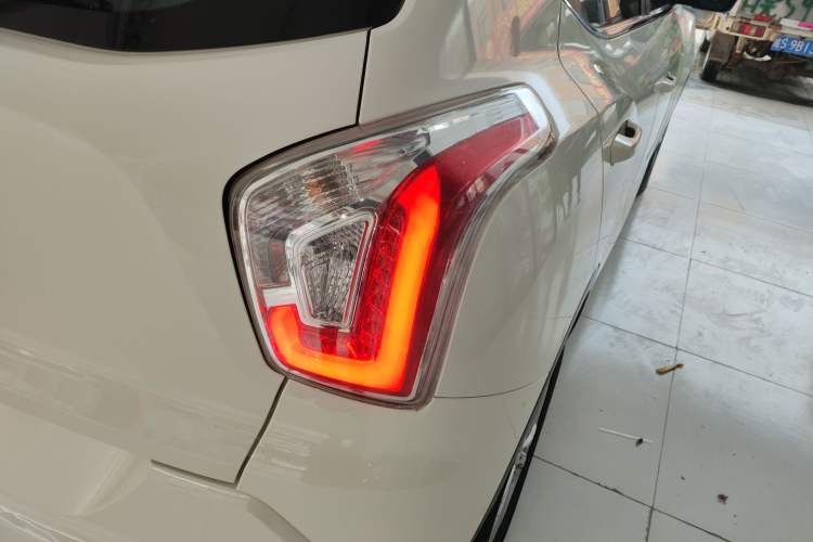 Used SsangYong Tivolan 2015 1.6L Automatic Two-Wheel Drive Zhi Chun Edition Right Rear Taillight