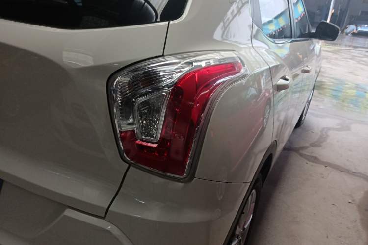 Used SsangYong Tivolan 2015 1.6L Automatic Two-Wheel Drive Zhi Chun Edition Right Rear Taillight