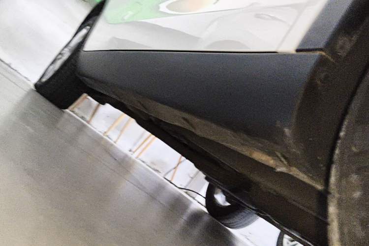 Used SsangYong Tivolan 2015 1.6L Automatic Two-Wheel Drive YARiS L Version Right Side Sill