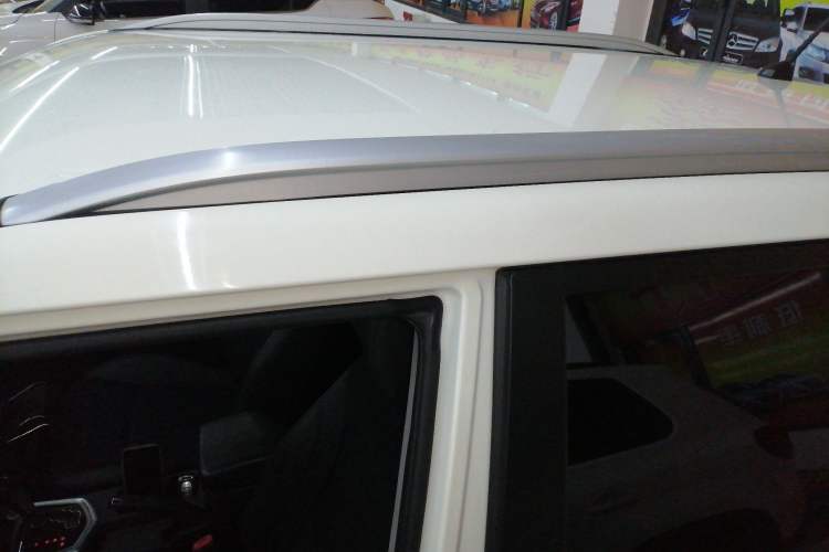 Used SsangYong Tivolan 2015 1.6L Automatic Two-Wheel Drive ZhiShang Edition Roof