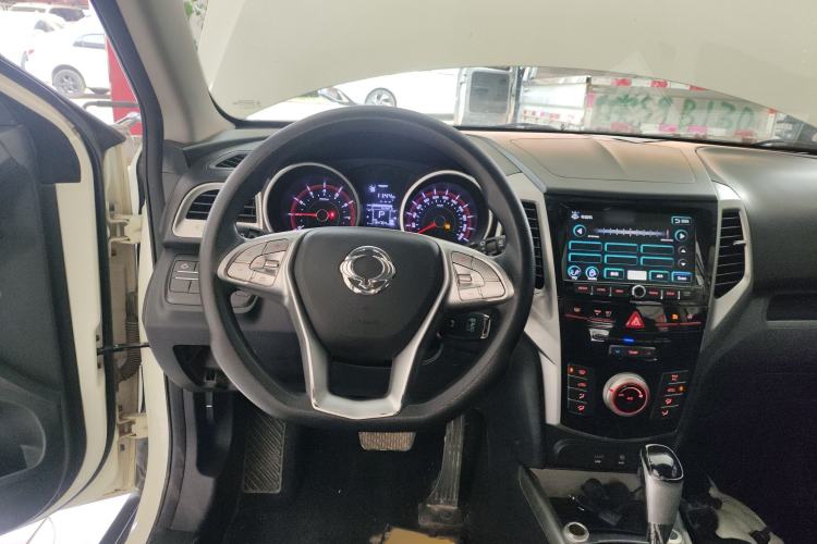 Used SsangYong Tivolan 2015 1.6L Automatic Two-Wheel Drive Zhi Chun Edition Steering Wheel