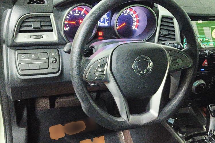 Used SsangYong Tivolan 2015 1.6L Automatic Two-Wheel Drive YARiS L Version Steering Wheel