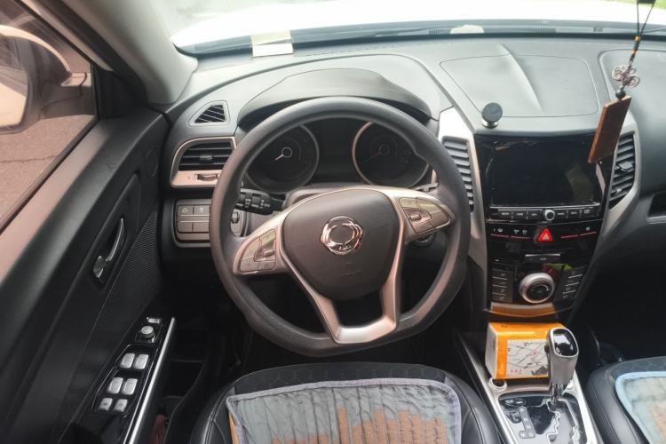 Used SsangYong Tivolan 2015 1.6L Automatic Two-Wheel Drive ZhiShang Edition Steering Wheel