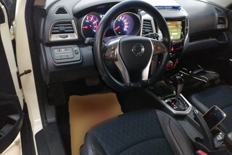 Used SsangYong Tivolan 2015 1.6L Automatic Two-Wheel Drive ZhiShang Edition Steering Wheel