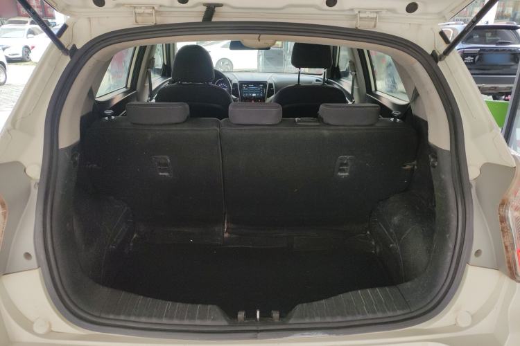 Used SsangYong Tivolan 2015 1.6L Automatic Two-Wheel Drive Zhi Chun Edition Trunk