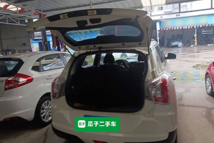 Used SsangYong Tivolan 2015 1.6L Automatic Two-Wheel Drive Zhi Chun Edition Trunk
