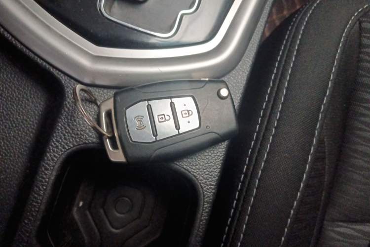 Used SsangYong Tivolan 2015 1.6L Automatic Two-Wheel Drive Zhi Chun Edition Vehicle Key