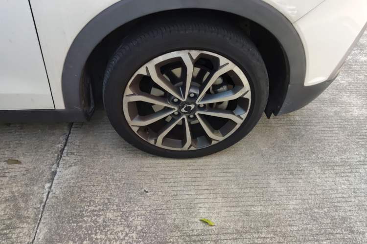 Used SsangYong Tivoli 2016 1.6L Gasoline Two-Wheel Drive Automatic Luxury Edition Right Front Wheel Hub