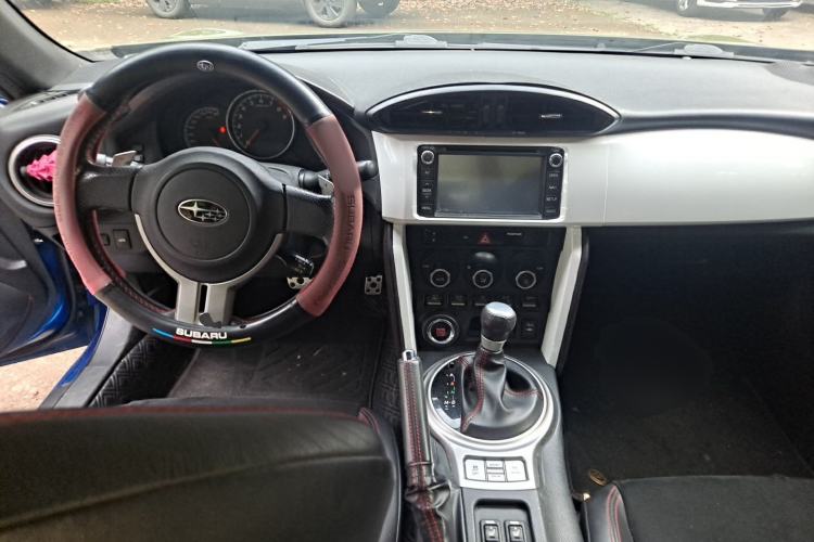 Used Subaru BRZ 2013 2.0i Automatic Luxury Model Center Console