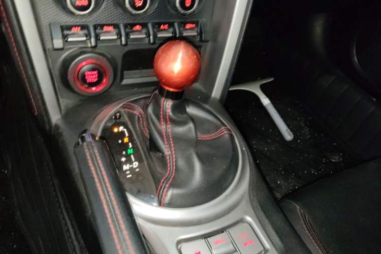 Used Subaru BRZ 2013 2.0i Automatic Luxury Model Gear Lever