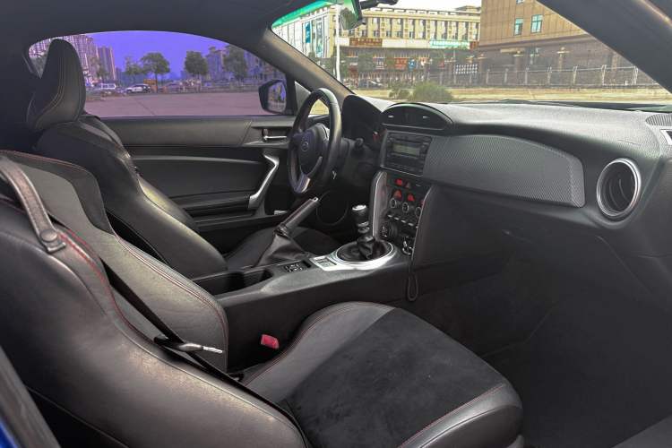 Used Subaru BRZ 2015 2.0i Manual Model Interior 4