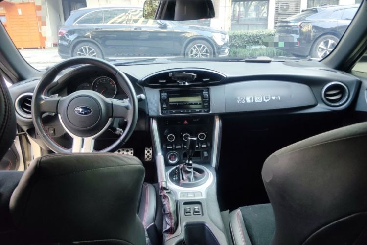 Used Subaru BRZ 2015 2.0i Automatic Model Center Console
