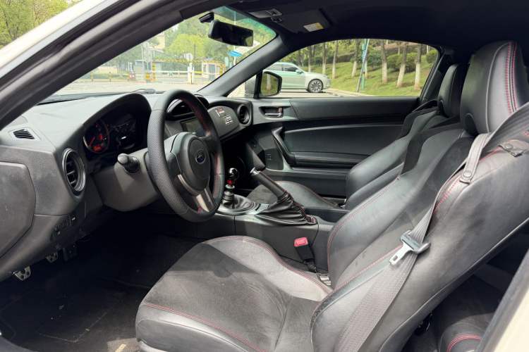 Used Subaru BRZ 2015 2.0i Manual Model Interior 2