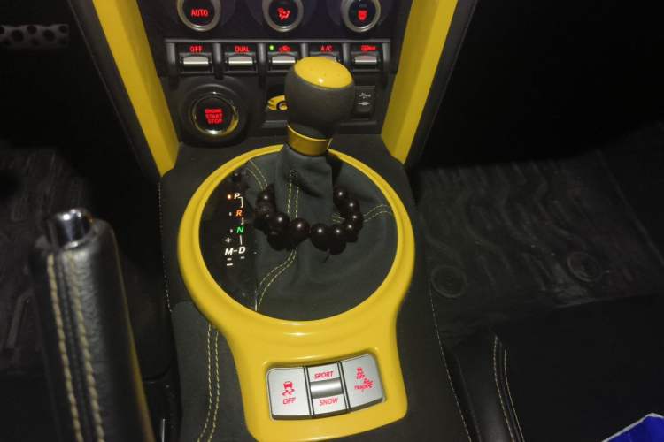 Used Subaru BRZ 2017 2.0i Automatic Type-RS Yellow Special Edition Gear Lever